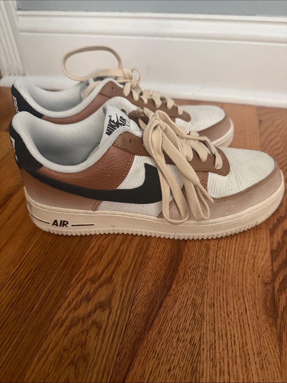Nike Low-Top Sneakers in Brown, Cream and Black
